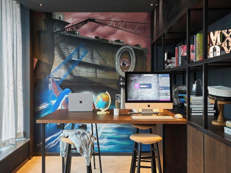 Moxy Southampton image