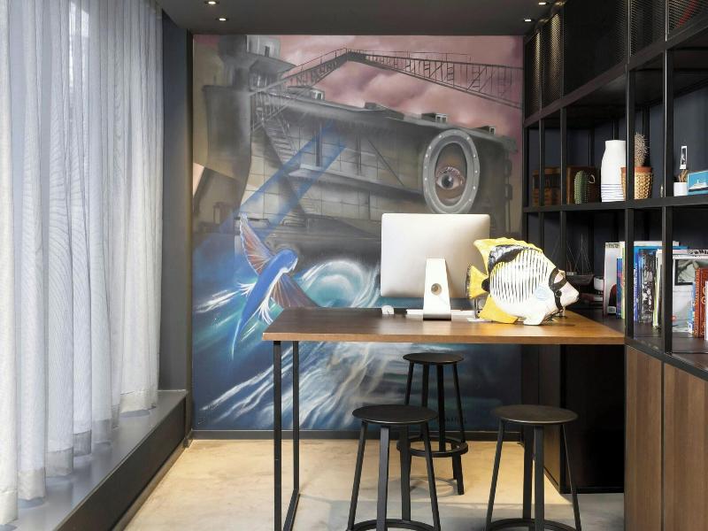 Moxy Southampton image