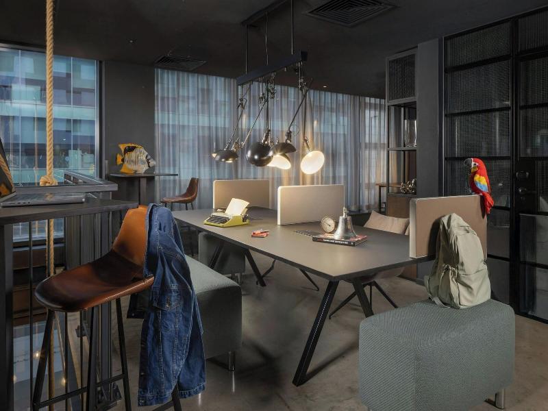 Moxy Southampton image