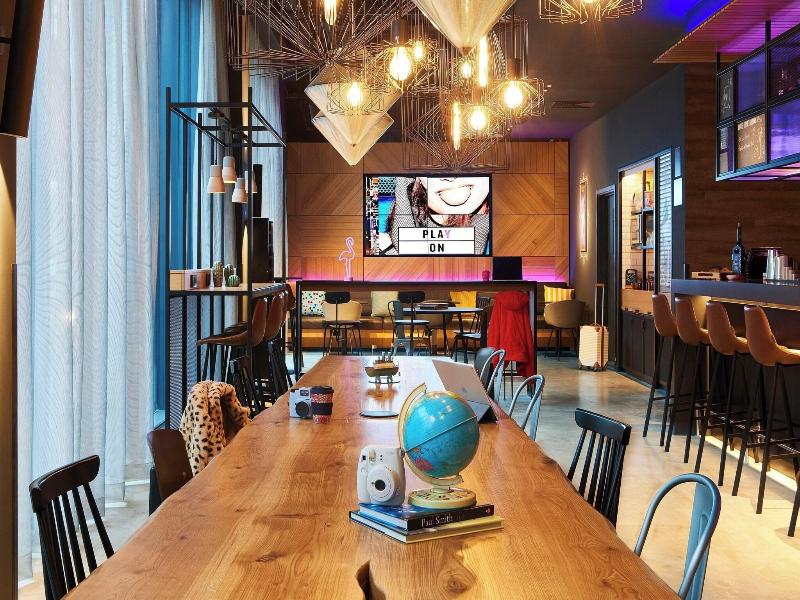 Moxy Southampton image