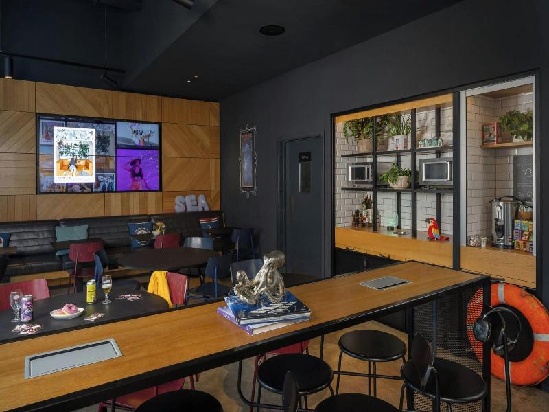 Moxy Southampton image