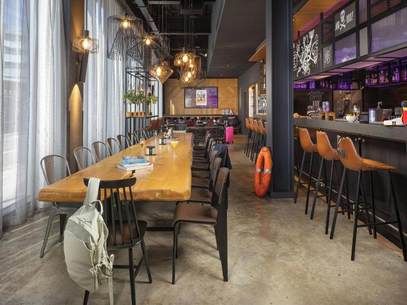 Moxy Southampton image