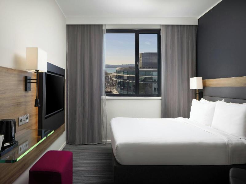 Moxy Southampton image