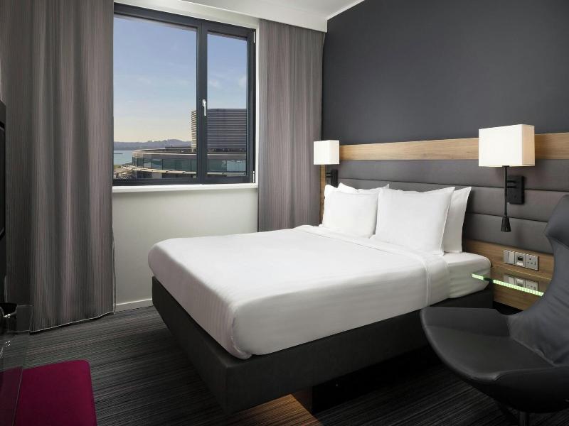 Moxy Southampton image