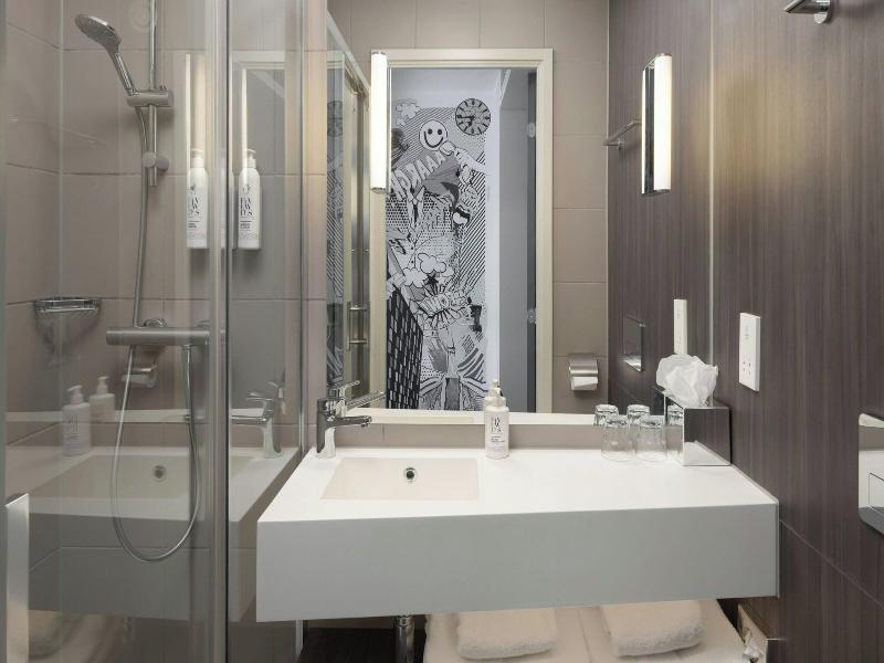Moxy Southampton image