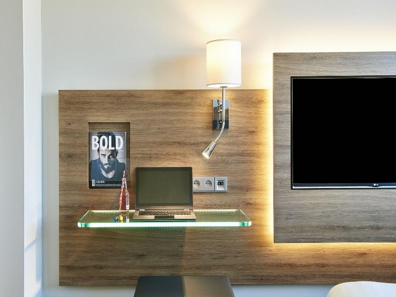 Moxy Southampton image