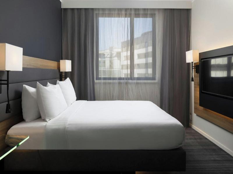 Moxy Southampton image