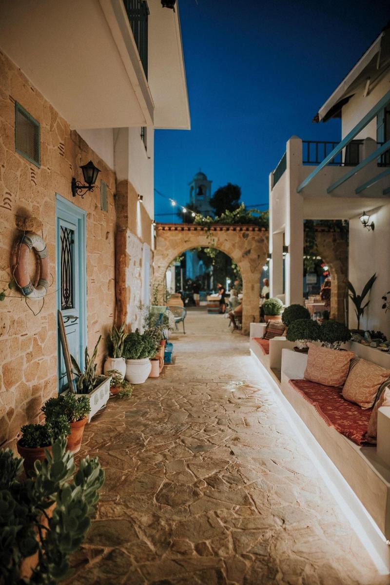 Saronis Hotel image