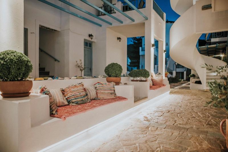 Saronis Hotel image