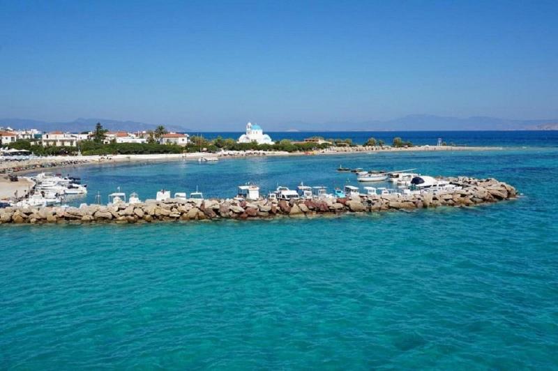 Saronis Hotel image