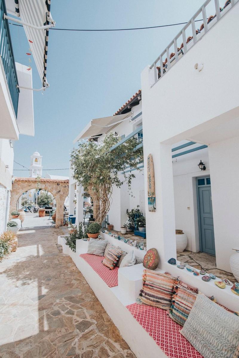 Saronis Hotel image