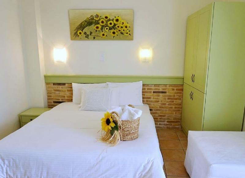Saronis Hotel image