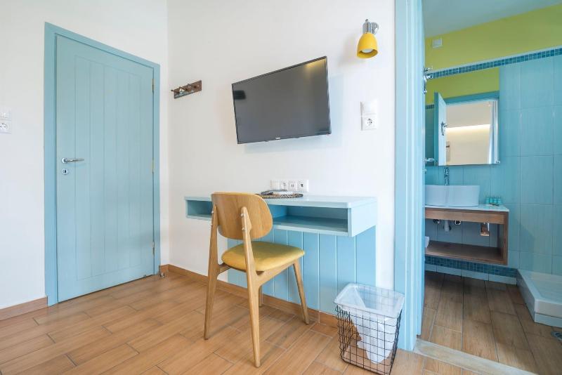 Saronis Hotel image