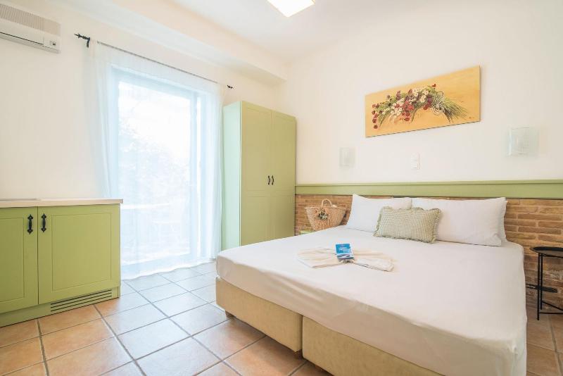 Saronis Hotel image