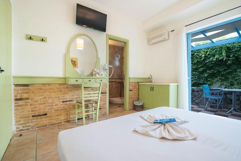 Saronis Hotel image