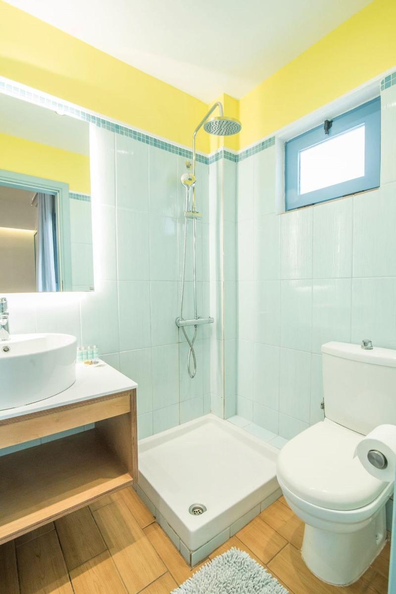 Saronis Hotel image