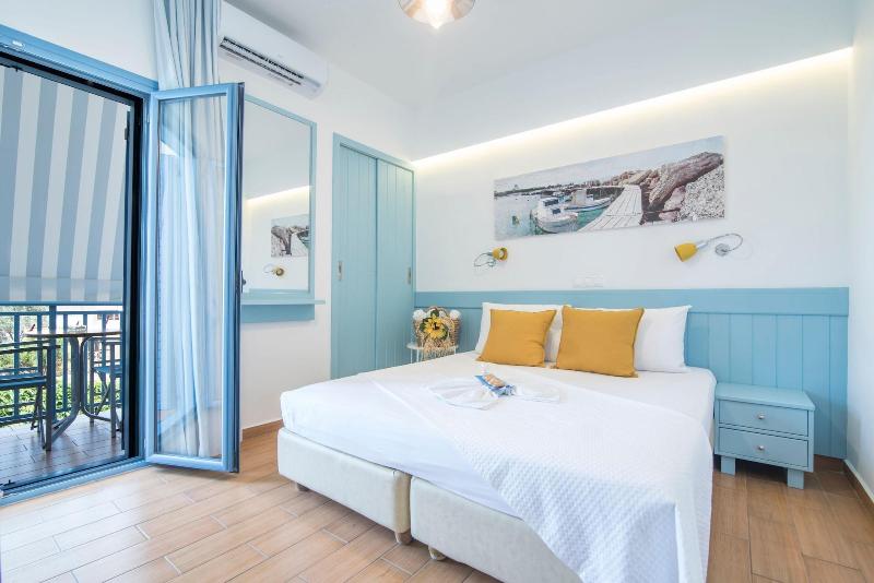 Saronis Hotel image