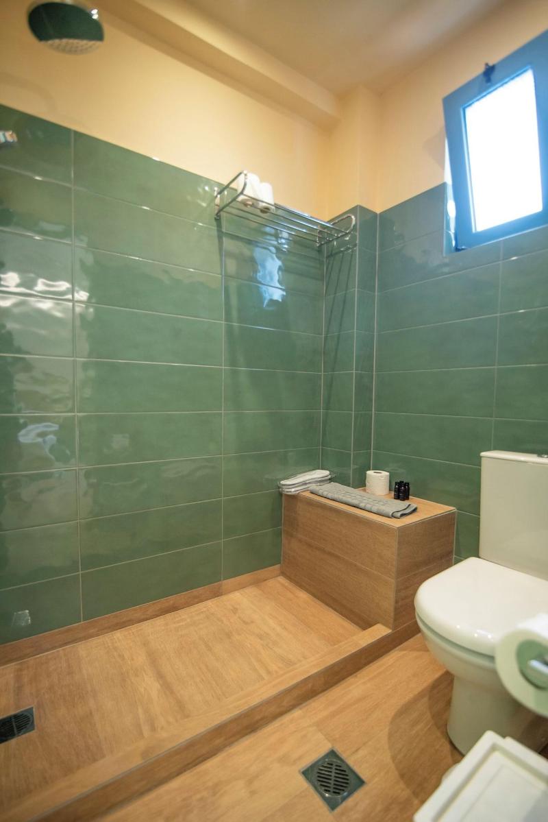 Saronis Hotel image