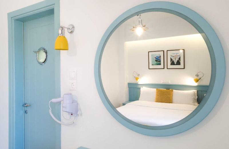 Saronis Hotel image