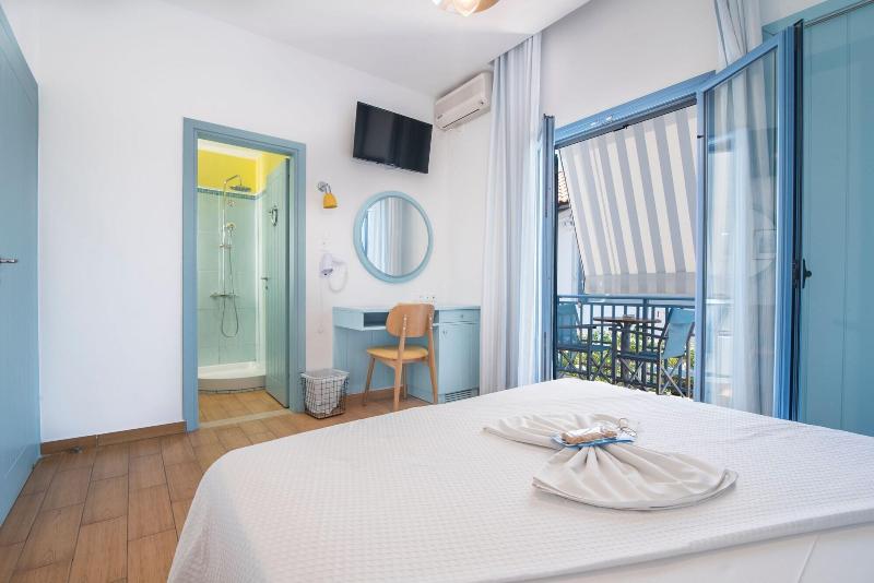 Saronis Hotel image