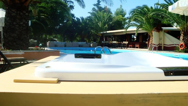 Kelyfos Hotel Bungalows And Suites