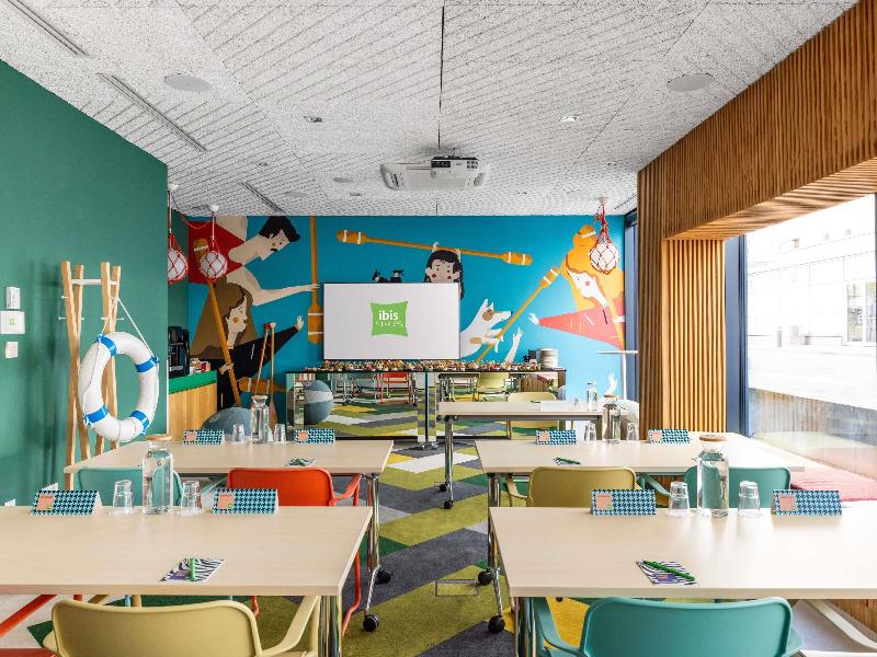 Ibis Styles Warszawa Centrum image