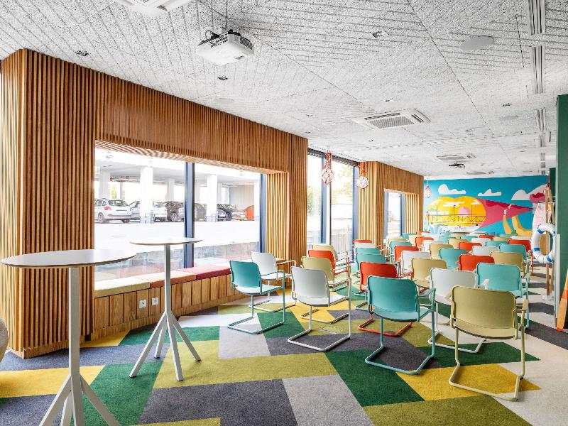 Ibis Styles Warszawa Centrum image