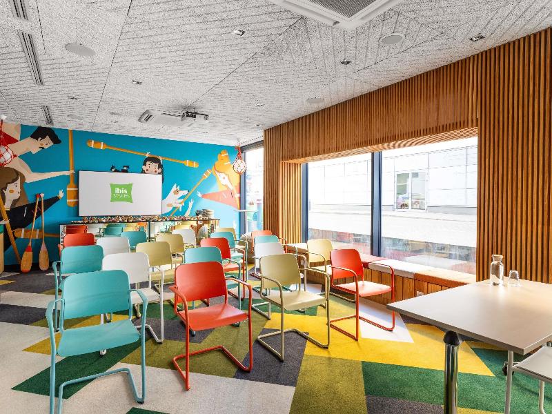 Ibis Styles Warszawa Centrum image