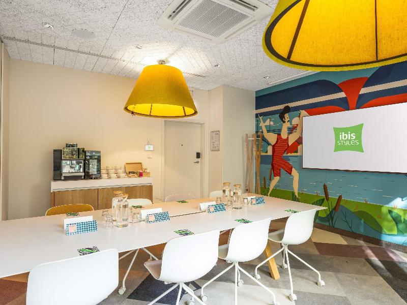 Ibis Styles Warszawa Centrum image
