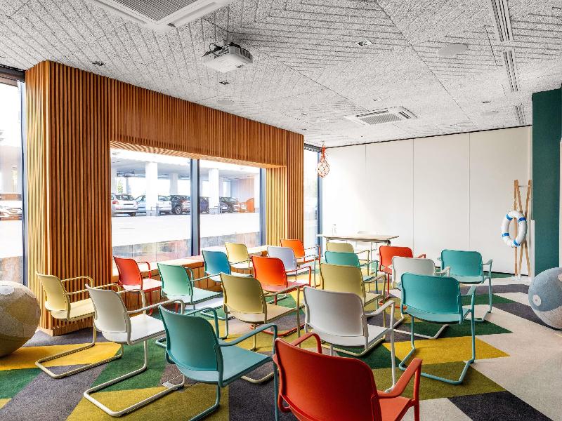 Ibis Styles Warszawa Centrum image