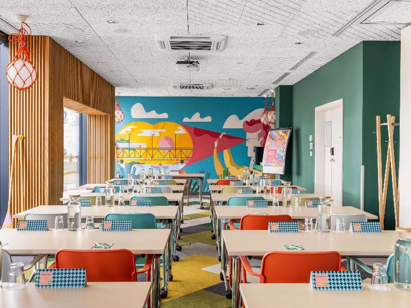 Ibis Styles Warszawa Centrum image