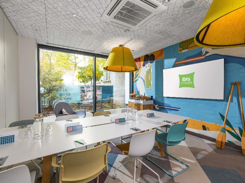Ibis Styles Warszawa Centrum image