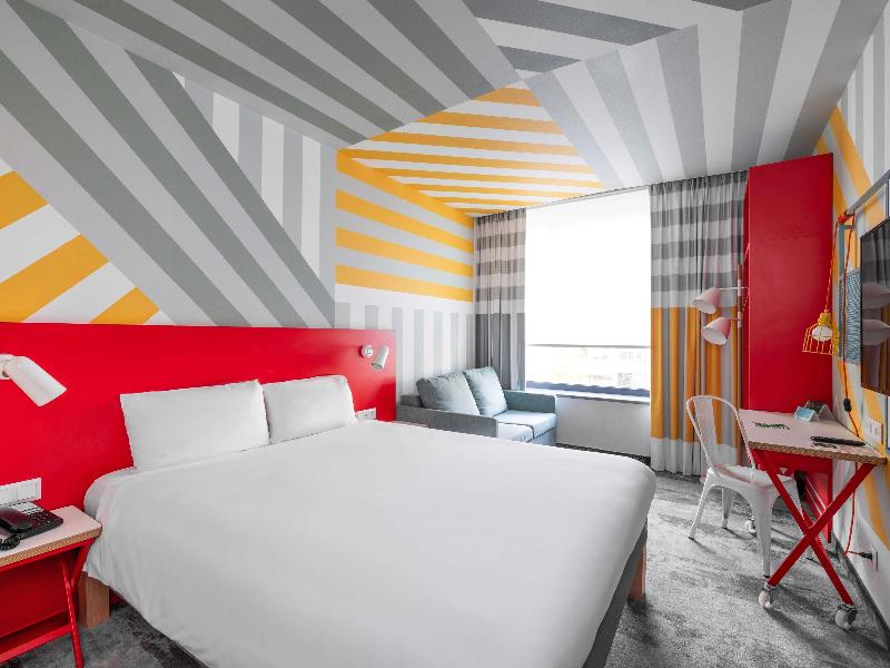 Ibis Styles Warszawa Centrum image