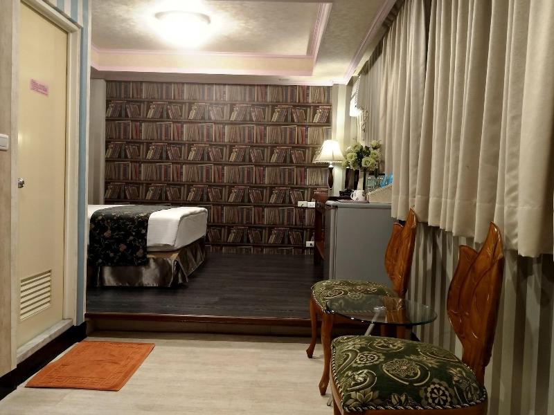 Guan Lun Hotel image