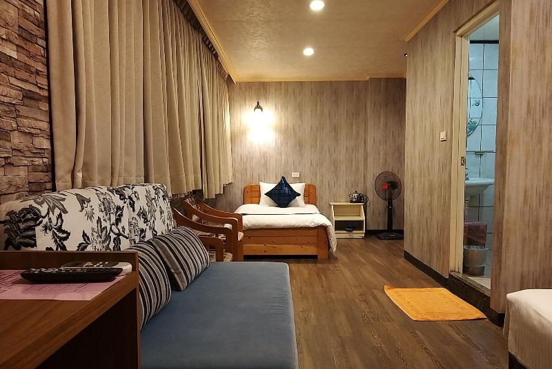 Guan Lun Hotel image