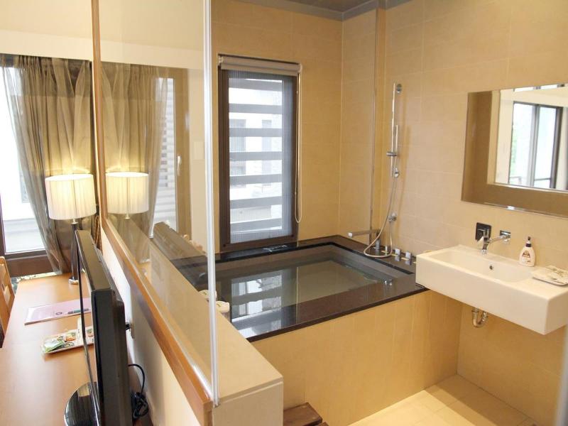 Peace Area Hot Spring Hotel image
