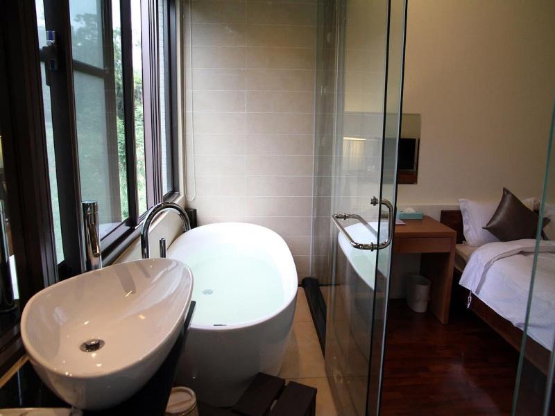 Peace Area Hot Spring Hotel image