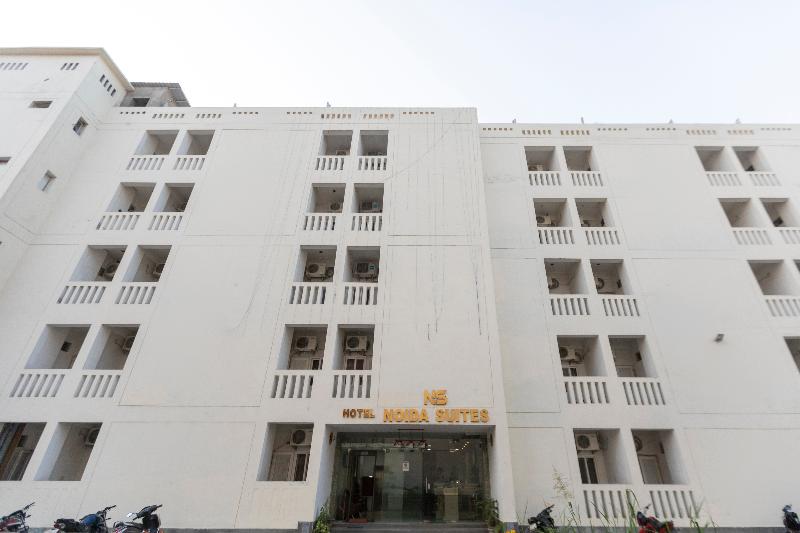 Capital O 64120 Hotel Noida Suites