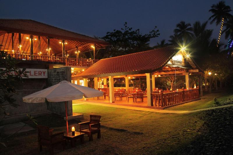 Wunderbar Beach Hotel image