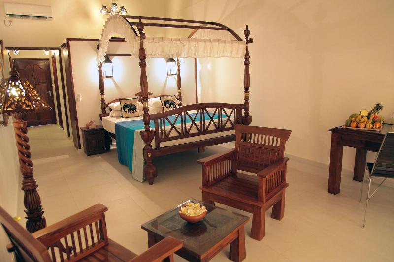 Wunderbar Beach Hotel image