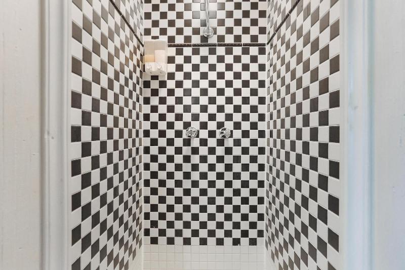 B&W Courtyards image