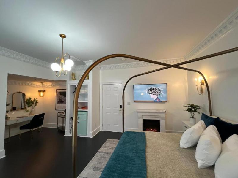 Front Street Inn image