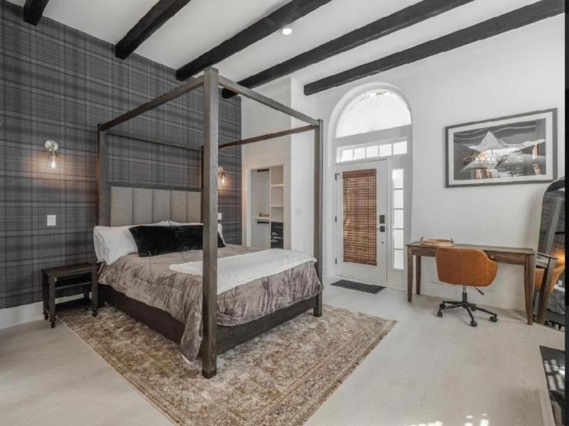 Front Street Inn image