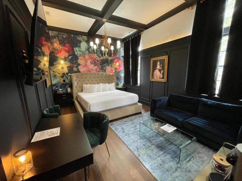 Front Street Inn image