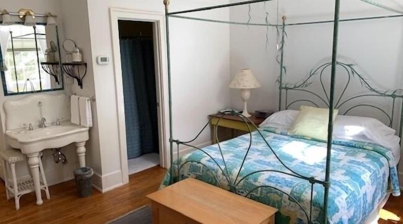 Front Street Inn image