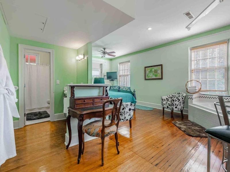 Front Street Inn image
