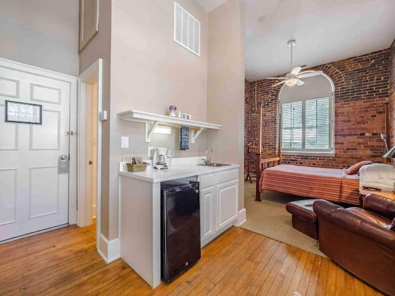 Front Street Inn image