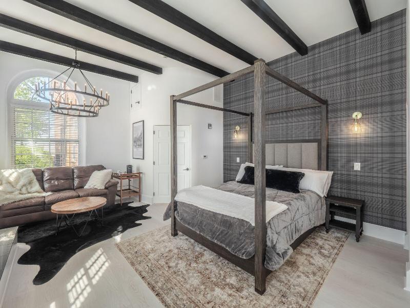 Front Street Inn image