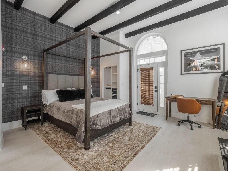 Front Street Inn image