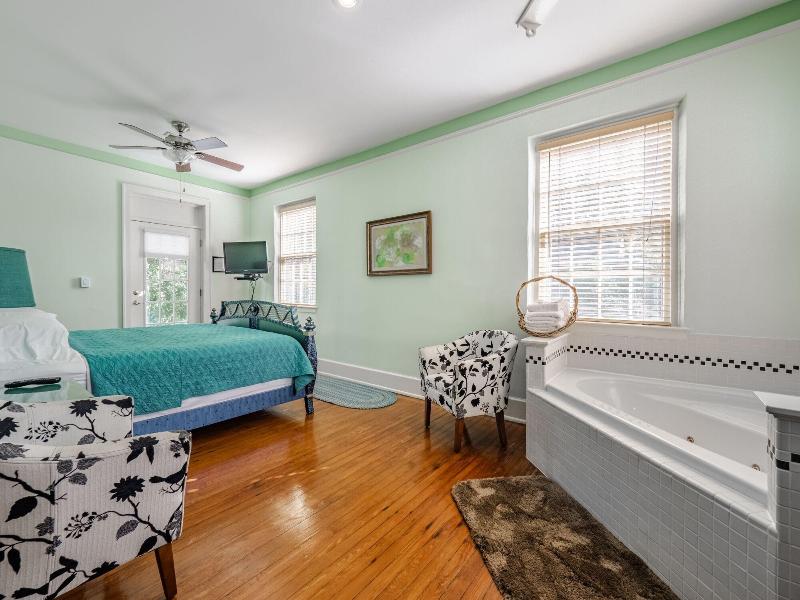 Front Street Inn image